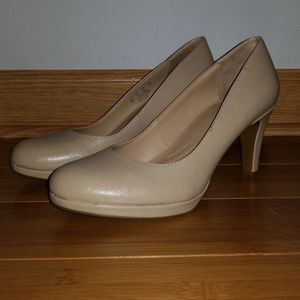 Naturalizer N5 Comfort taupe heels